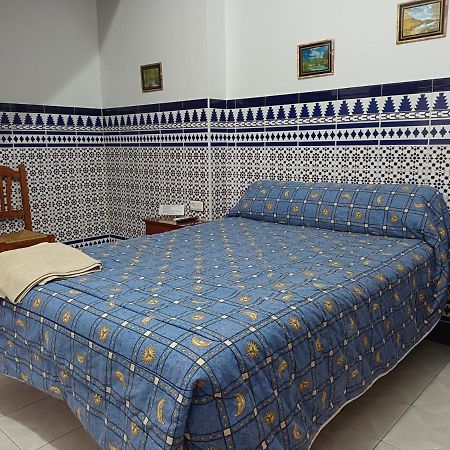 Pension Larra Mairena De Alcor Esterno foto