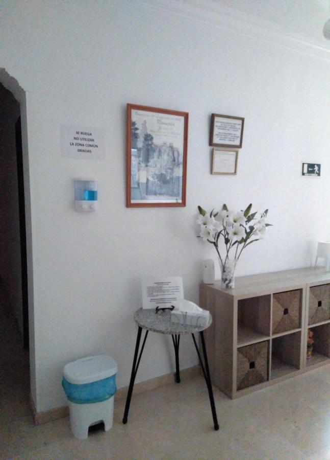 Pension Larra Mairena De Alcor Esterno foto