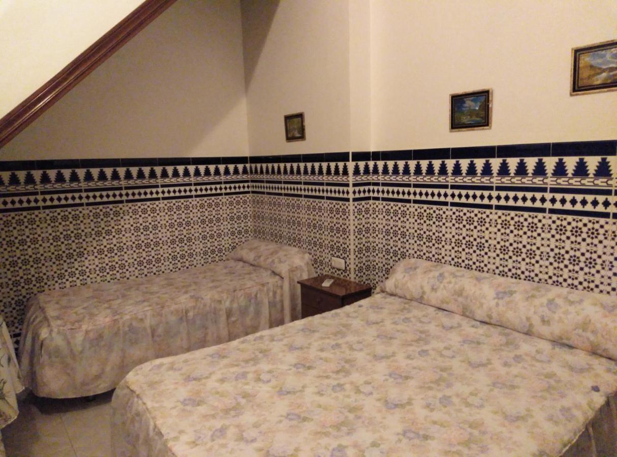 Pension Larra Mairena De Alcor Esterno foto