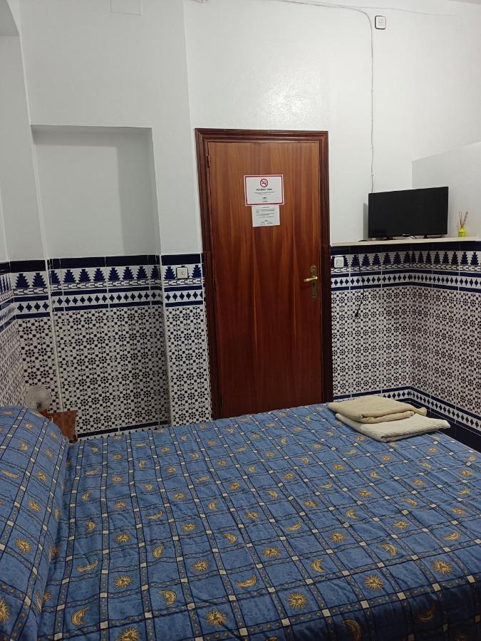 Pension Larra Mairena De Alcor Esterno foto