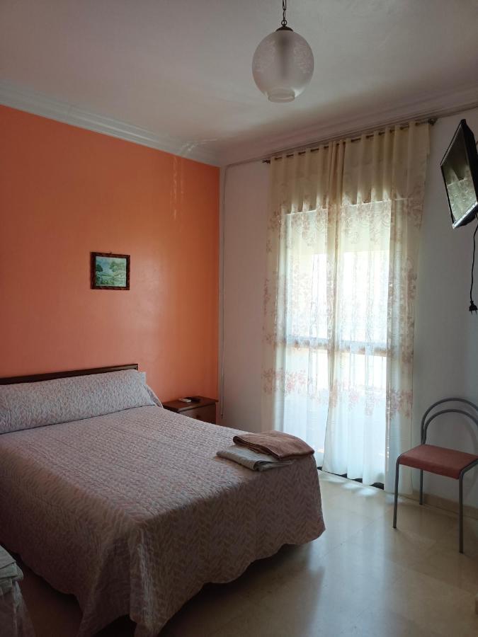 Pension Larra Mairena De Alcor Esterno foto
