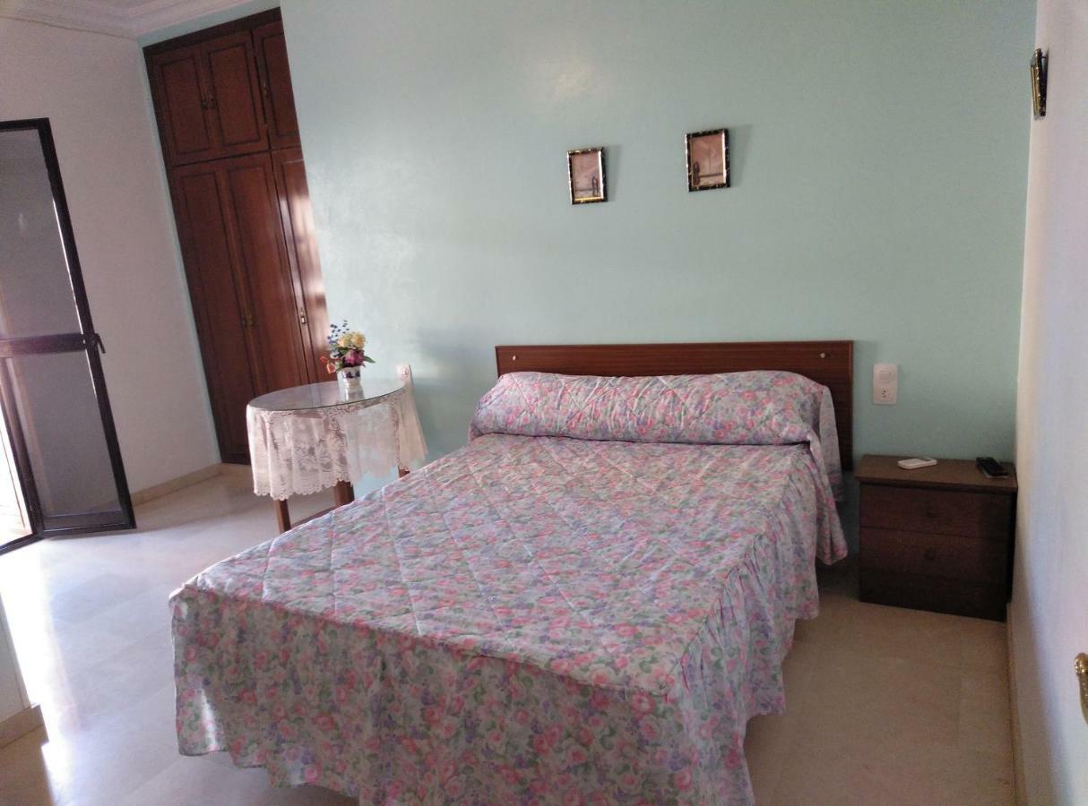 Pension Larra Mairena De Alcor Esterno foto