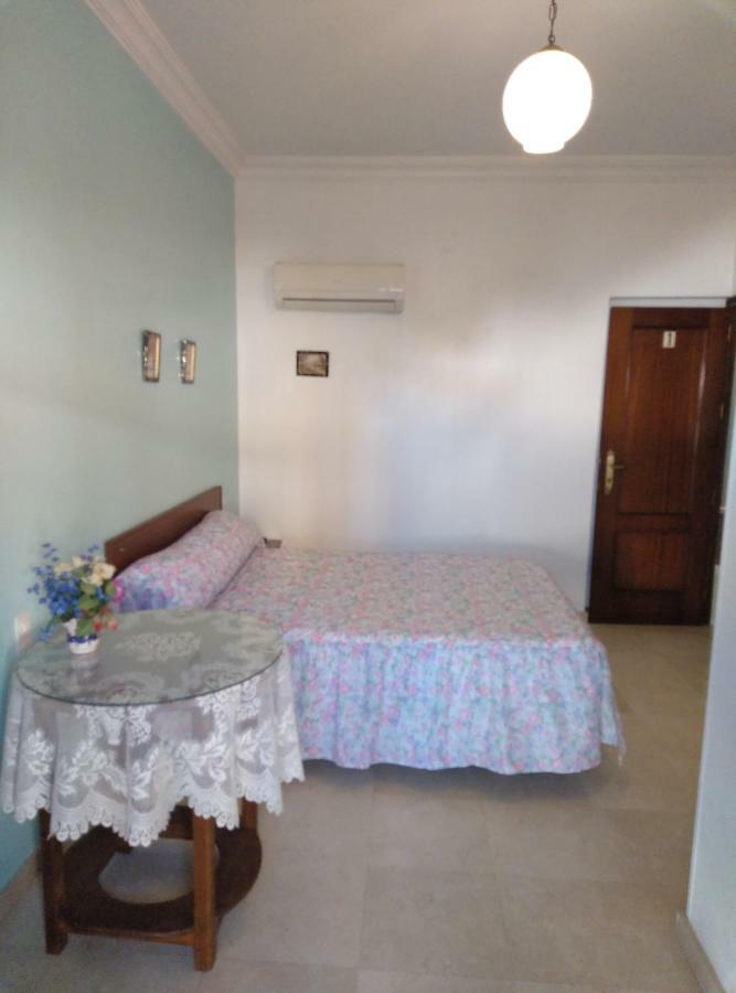 Pension Larra Mairena De Alcor Esterno foto