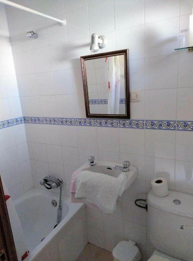 Pension Larra Mairena De Alcor Esterno foto
