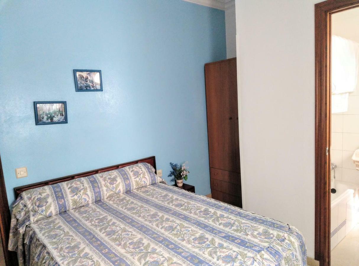 Pension Larra Mairena De Alcor Esterno foto