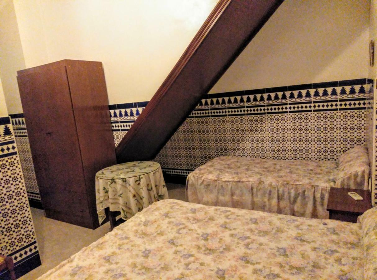 Pension Larra Mairena De Alcor Esterno foto