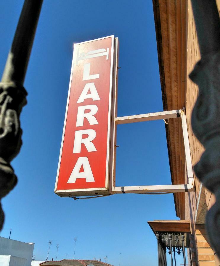 Pension Larra Mairena De Alcor Esterno foto