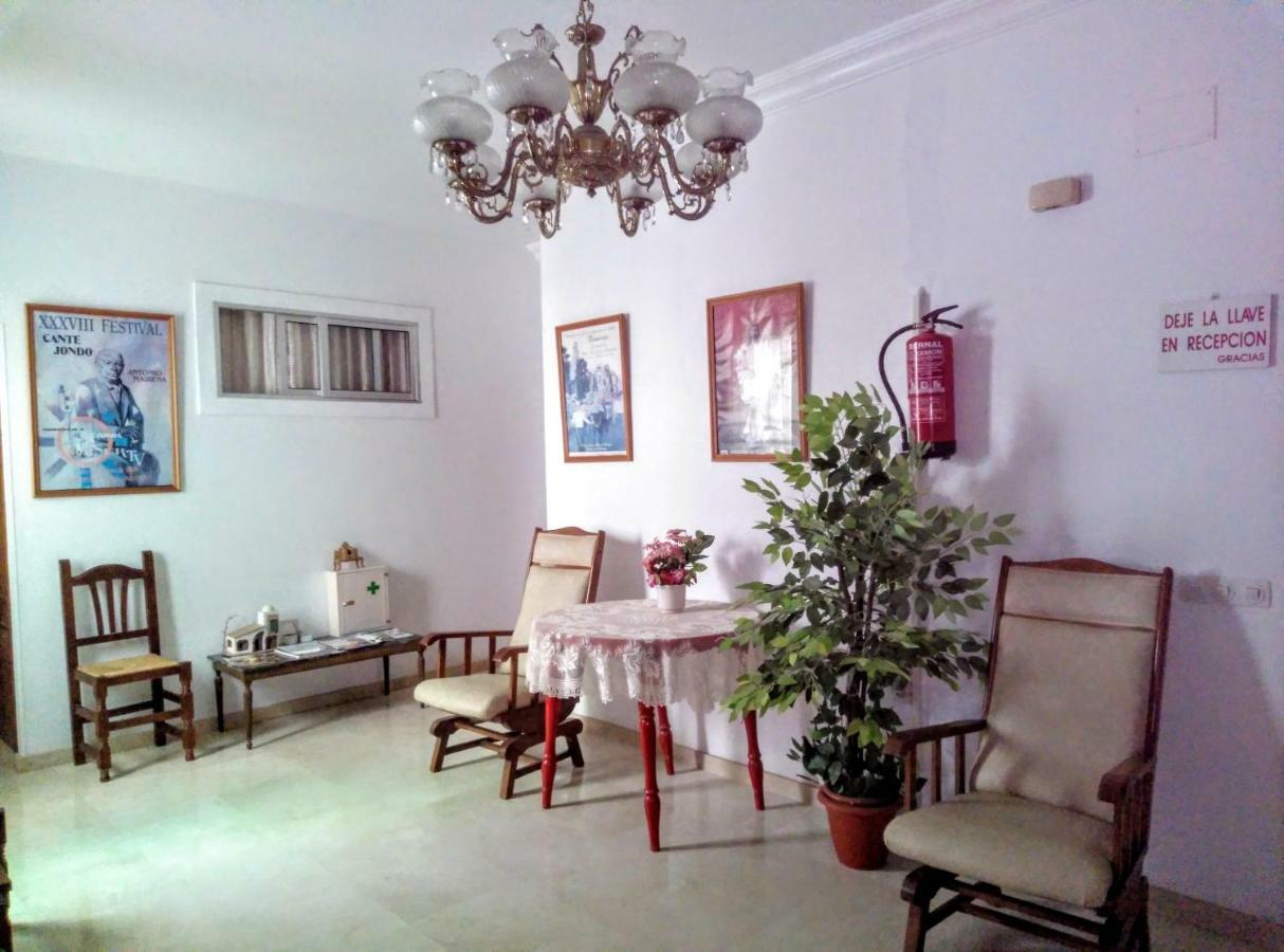 Pension Larra Mairena De Alcor Esterno foto