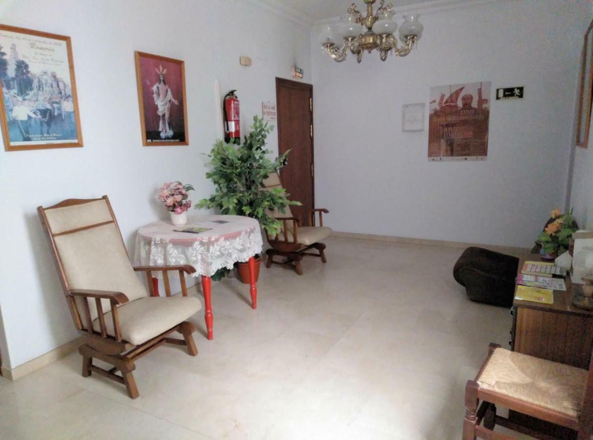 Pension Larra Mairena De Alcor Esterno foto