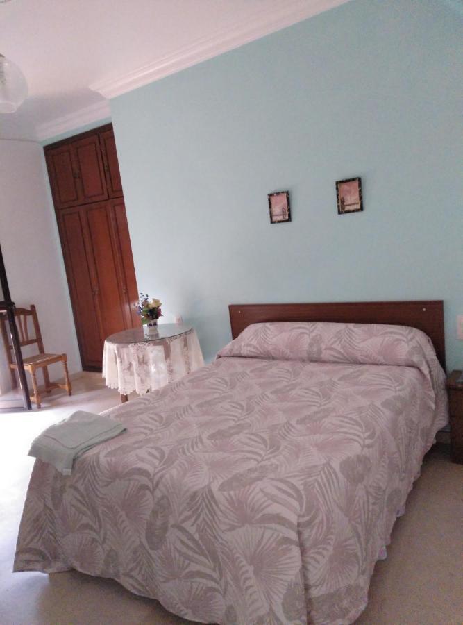 Pension Larra Mairena De Alcor Esterno foto