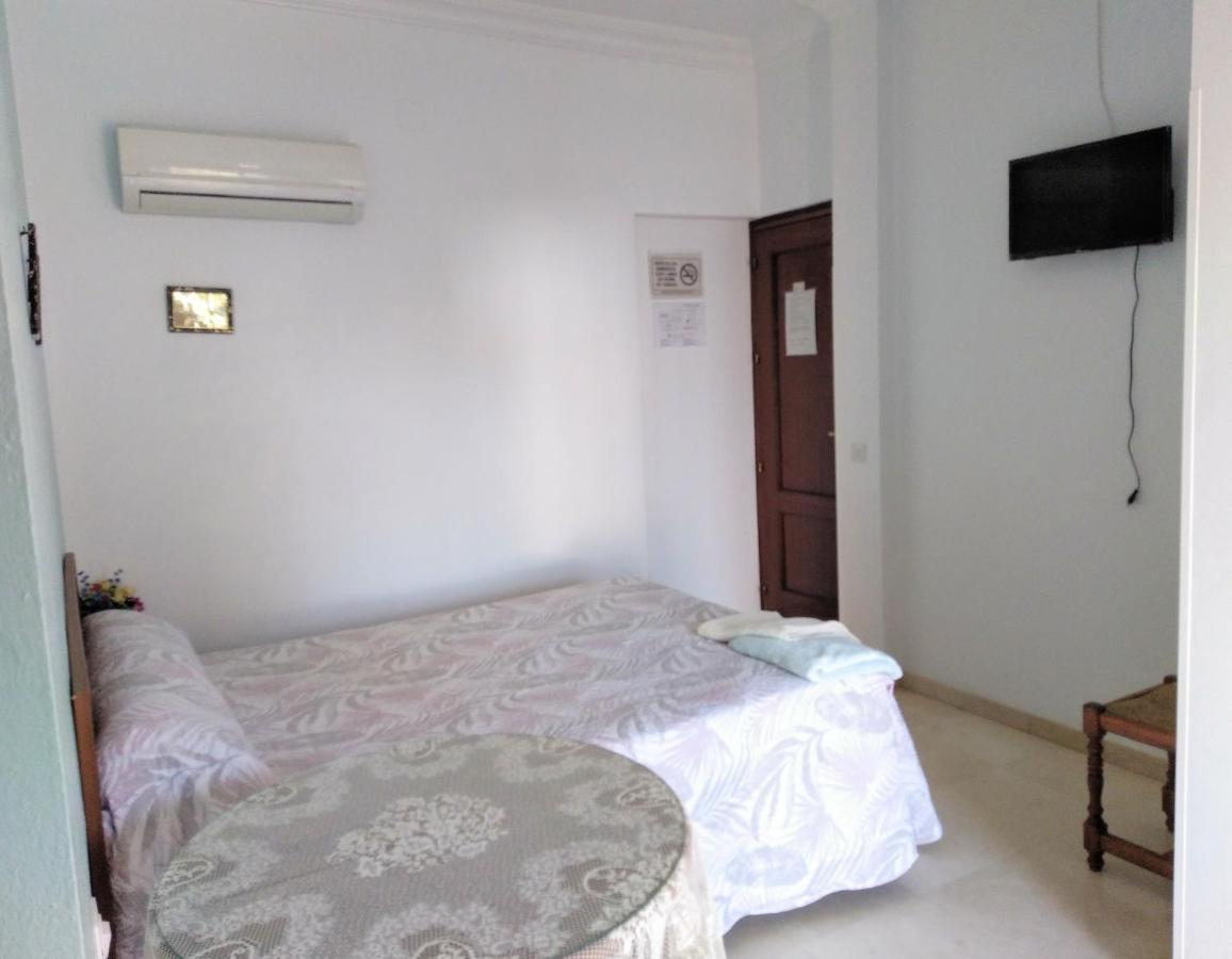 Pension Larra Mairena De Alcor Esterno foto