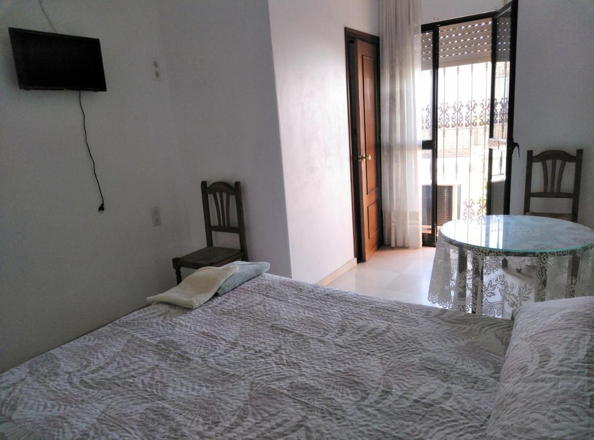 Pension Larra Mairena De Alcor Esterno foto
