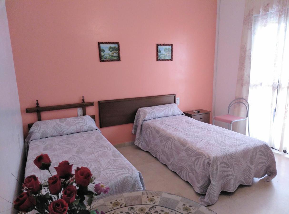 Pension Larra Mairena De Alcor Esterno foto