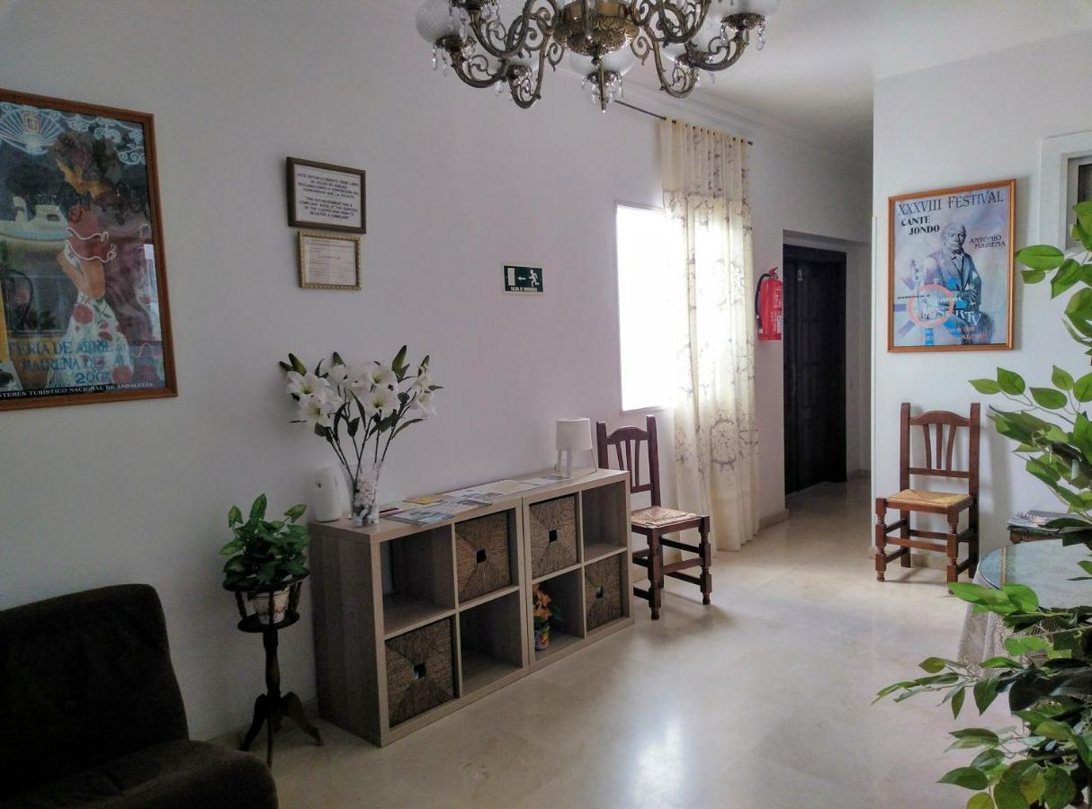 Pension Larra Mairena De Alcor Esterno foto